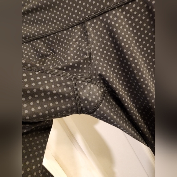 LULULEMON Dotted Print Leggings cropped size 6 - Picture 3 of 5